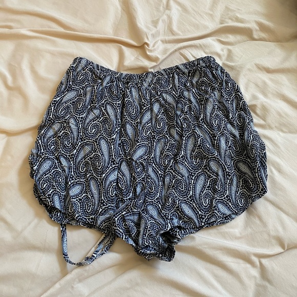 Brandy Melville Printed Paisley Shorts - Picture 4 of 4